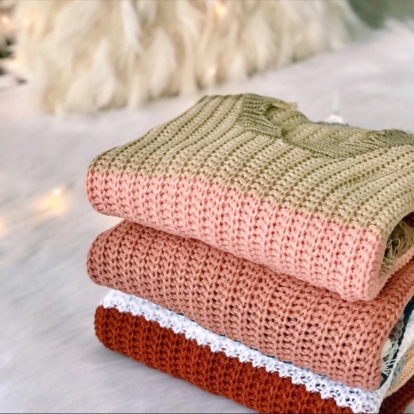 Colorblock V-Neck Cozy Knit Sweater - Picture 7 of 9